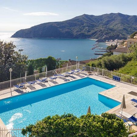 モネーリアCasa Greta. Sea View ,Pool,Parking & Wifiアパートメント エクステリア 写真